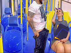 Casal Dna And Fernando Soares – Acochei A Minha Vizinha Ninfeta Vindo Da Escola Dentro Do Onibus Publico Safada Nao Conseguiu Resistir E Caiu D Boca Na Minha Rola Ali Mesmo( Completo No Sheer E Red) 5 Min