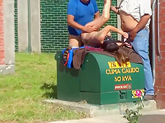 LA PERRA DANNA HOT LES PIDE VERGA A DOS GORDOS Y LA FOLLAN EN LA CALLE PARTE 3