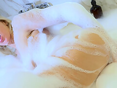 Plays In The Bath With Foam And Dildo 4k